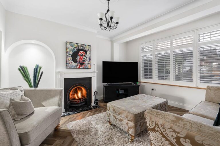 Carterhatch Lane, Enfield, EN1 (2727041) Photo 3