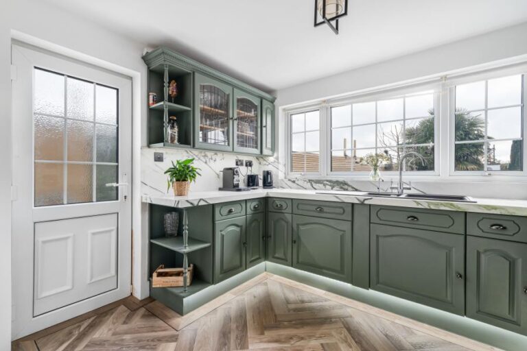 Carterhatch Lane, Enfield, EN1 (2727041) Photo 11