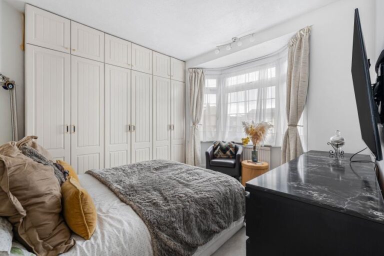 Carterhatch Lane, Enfield, EN1 (2727041) Photo 8