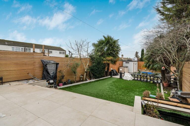 Carterhatch Lane, Enfield, EN1 (2727041) Photo 14