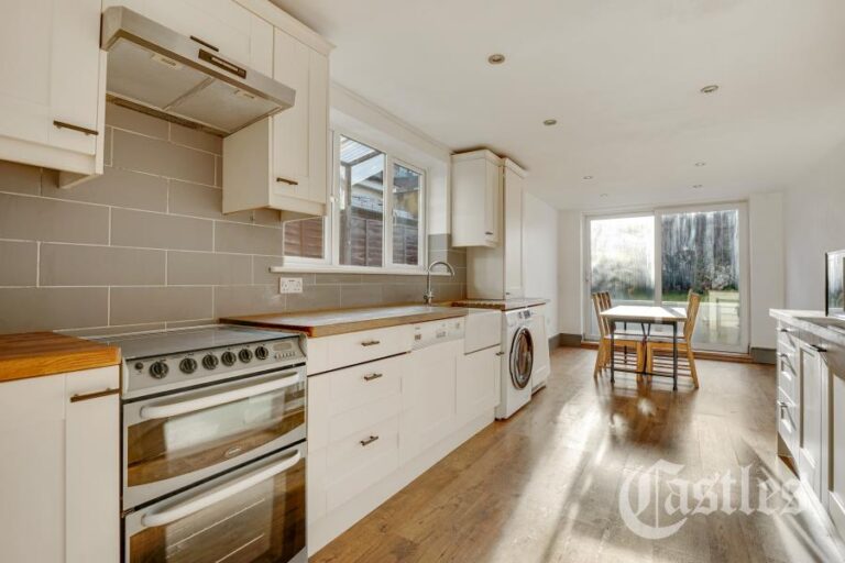 Truro Road, Wood Green, N22 (2657562) Photo 2