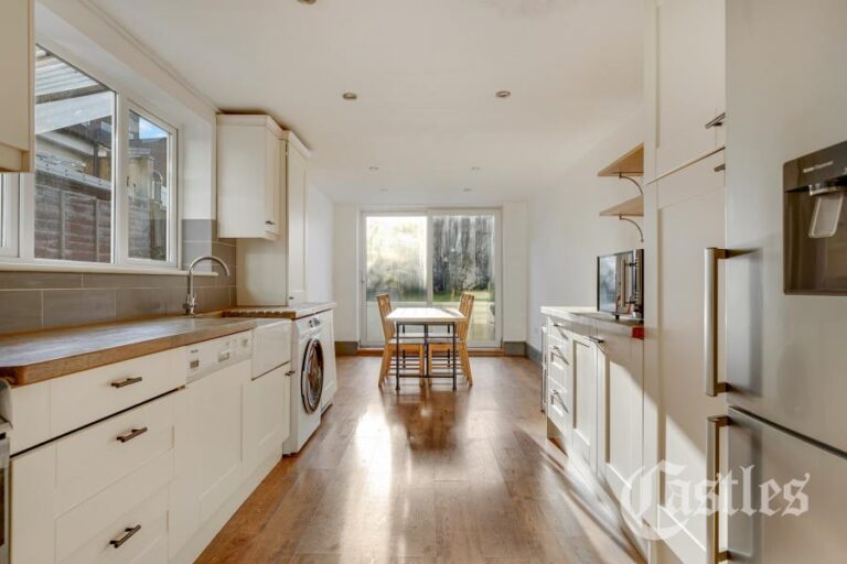 Truro Road, Wood Green, N22 (2657562) Photo 9