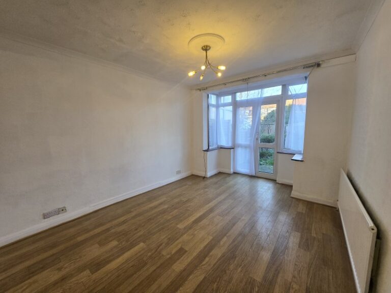 Causeyware Road, Edmonton, N9 (2728522) Photo 4