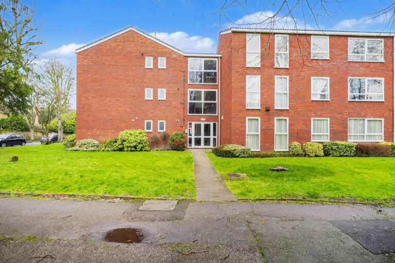 Village Road, Enfield