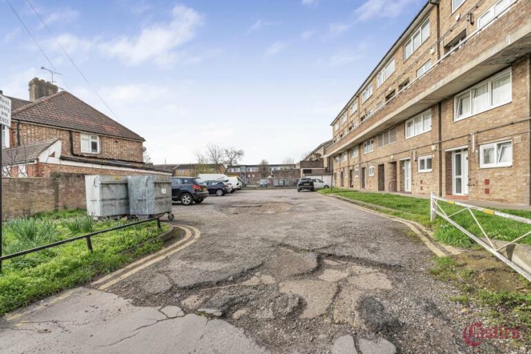 Hertford Road, Edmonton, N9 (2364045) Photo 6