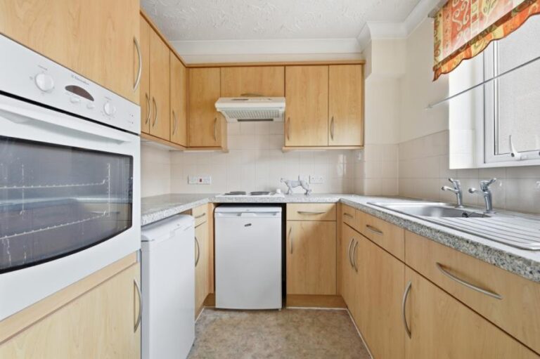 Silver Birch Court, Cheshunt, EN8 (2729541) Photo 3