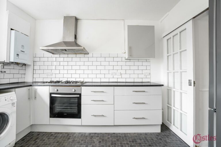 Percival Road, Enfield, EN1 (2729826) Photo 2