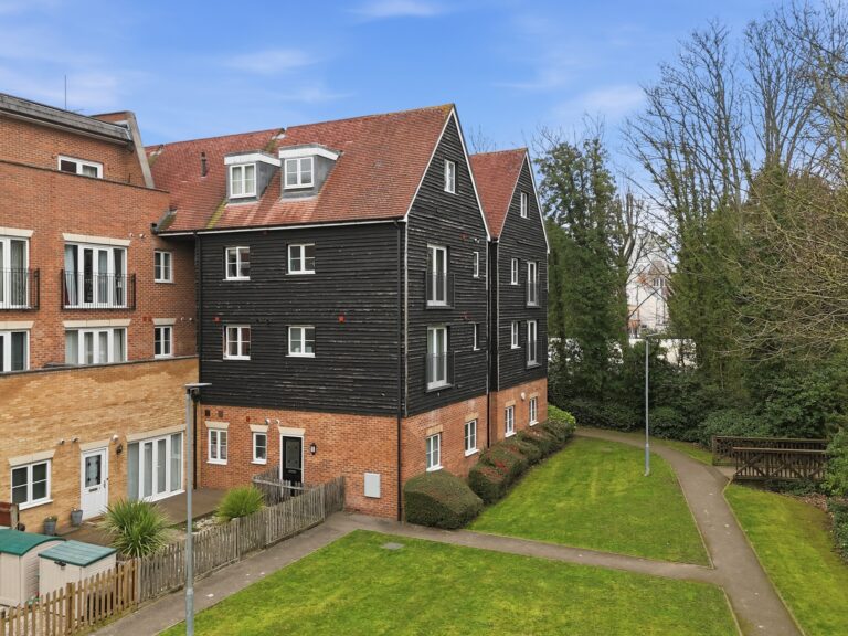 Winchester Close, Waltham Abbey