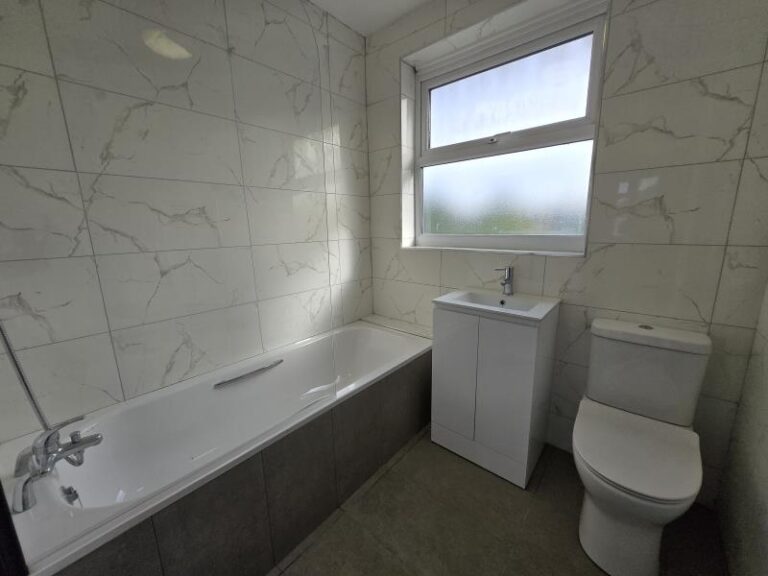 Lingfield Gardens, Edmonton, N9 (2695051) Photo 2