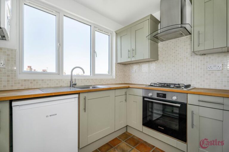Alexandra Park Road, Muswell Hill, N10 (2730869) Photo 8