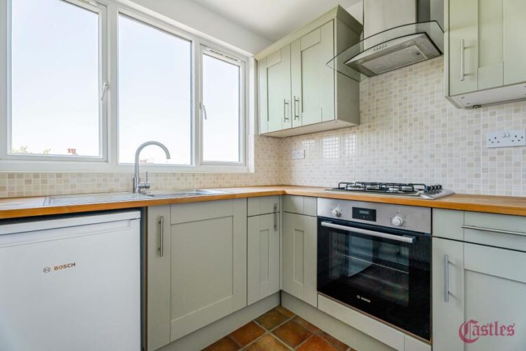 Alexandra Park Road, Muswell Hill, N10 (2730869) Photo 2