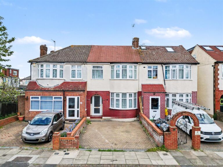 Westmoor Gardens, Enfield