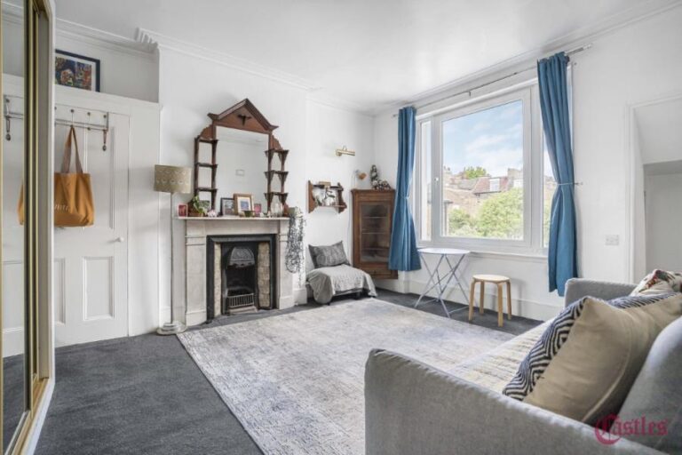 Ferme Park Road, Crouch End, N8