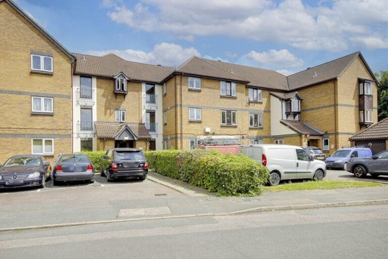 Swaythling Close, Edmonton, N18