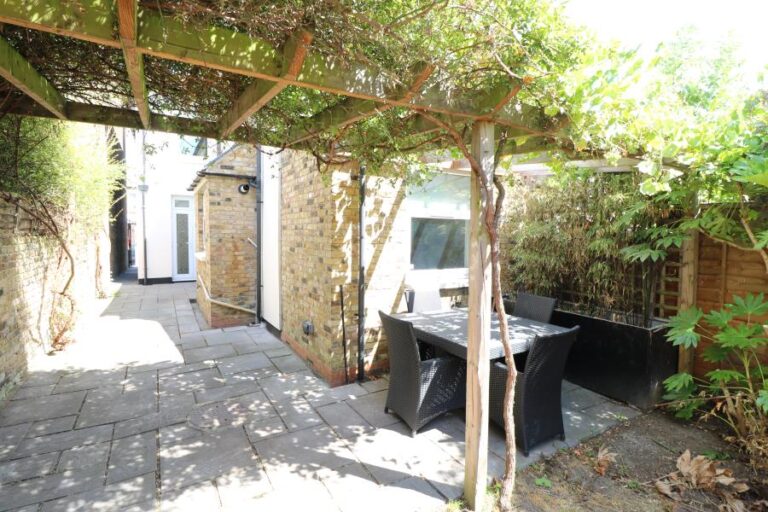 Totteridge Road, Enfield, EN3 (2447607) Photo 10