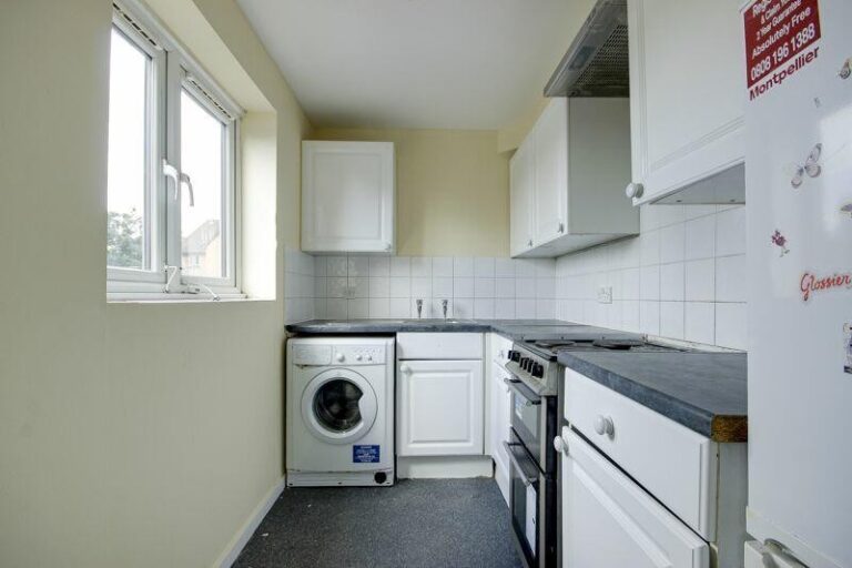 Swaythling Close, Edmonton, N18 (2730320) Photo 2