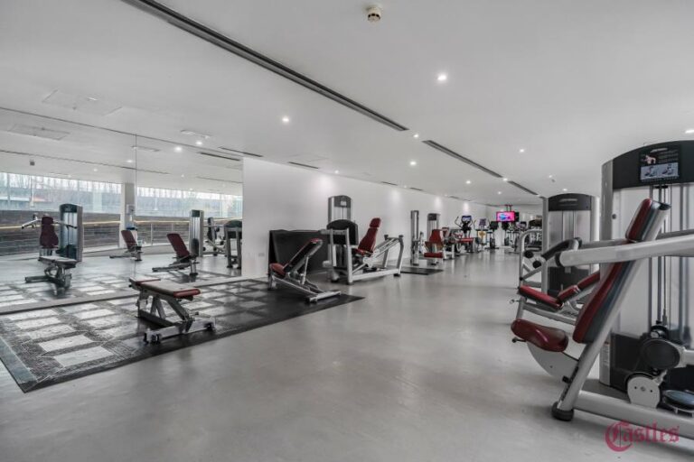 Chadwell Lane, Hornsey, N8 (2730763) Photo 9