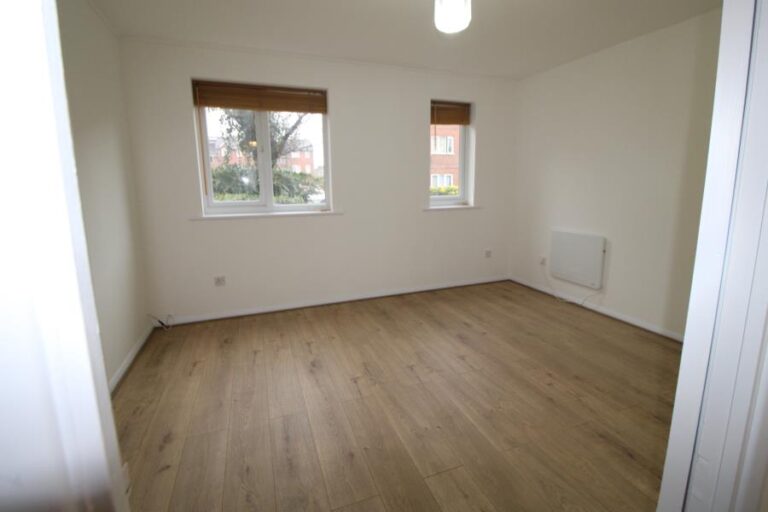 Dunnock Close, Edmonton, N9 (2577322) Photo 2