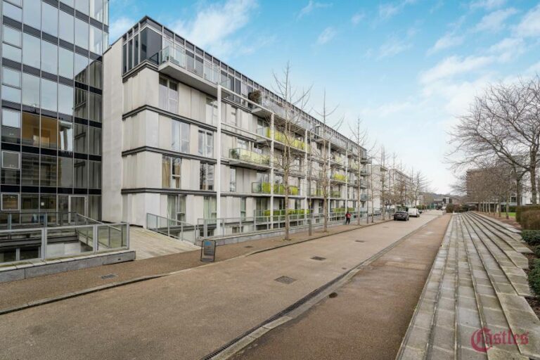 Chadwell Lane, Hornsey, N8 (2730763) Photo 3