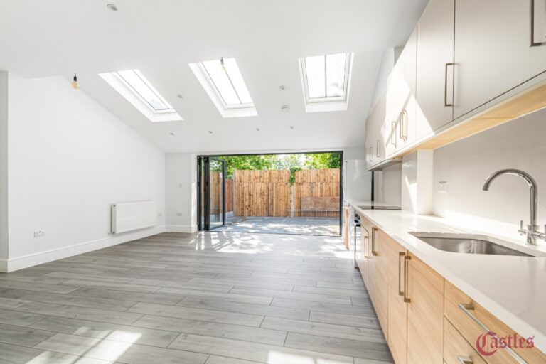 Russell Avenue, Wood Green, N22 (2731174) Photo 5