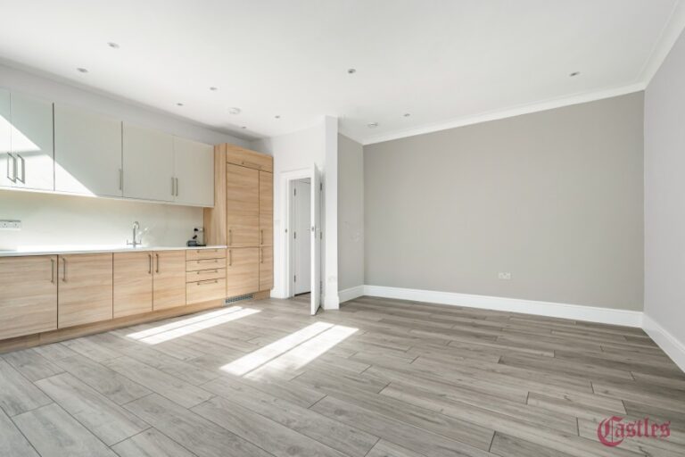 Russell Avenue, Wood Green, N22 (2731174) Photo 3