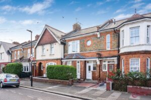 Russell Avenue, N22