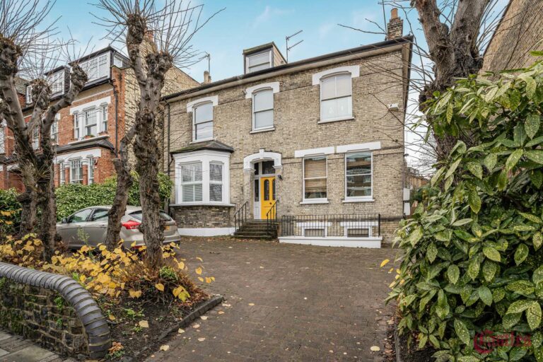Crouch Hill, N8