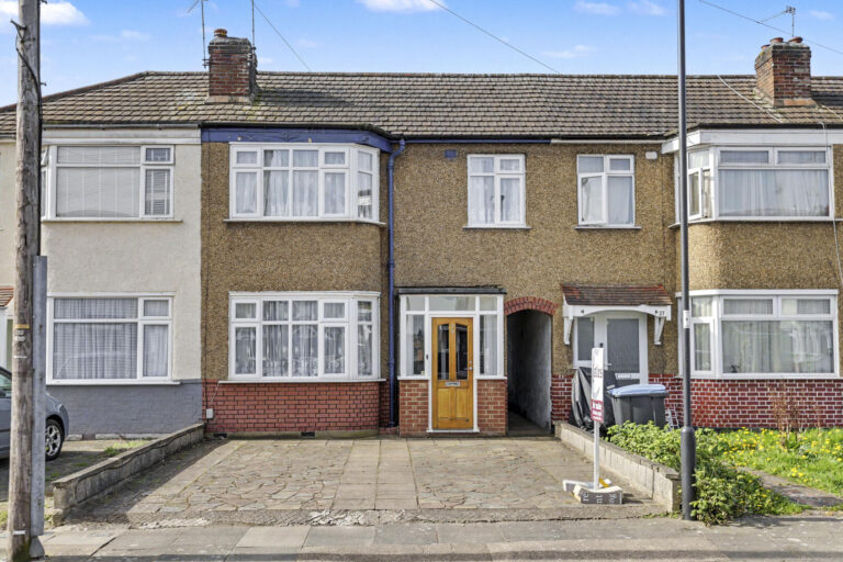 Carisbrook Close, Enfield