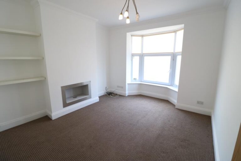 Totteridge Road, Enfield, EN3 (2447607) Photo 2