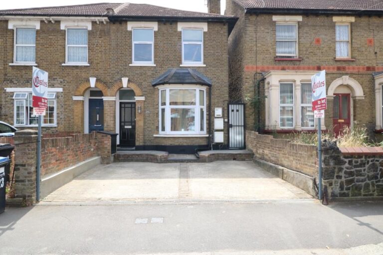 Totteridge Road, Enfield, EN3