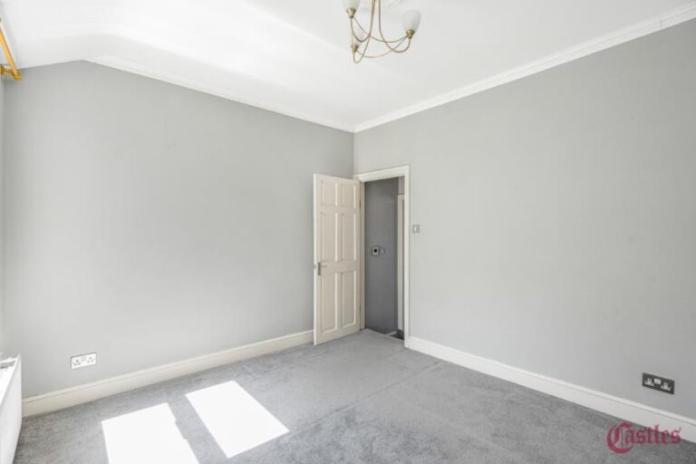 Tottenhall Road, Palmers Green, N13 (2731253) Photo 10