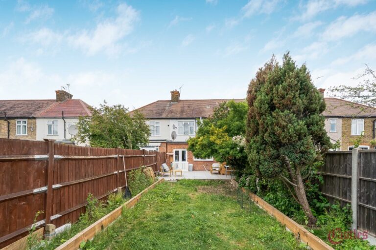 Trinity Avenue, Bush Hill Park, Enfield EN1 (2731765) Photo 21