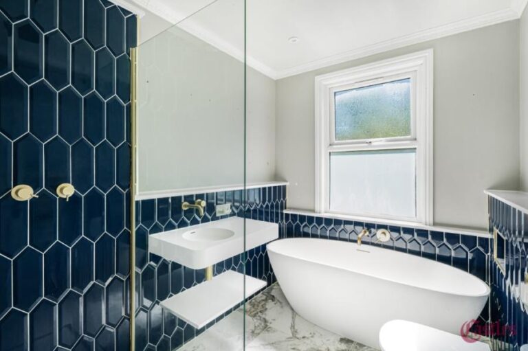 Tottenhall Road, Palmers Green, N13 (2731253) Photo 2