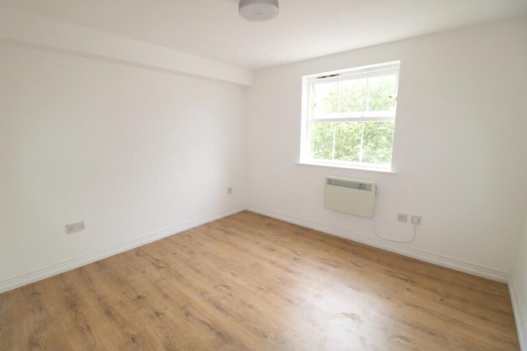 Harston Drive, Enfield, EN3 (2514039) Photo 4