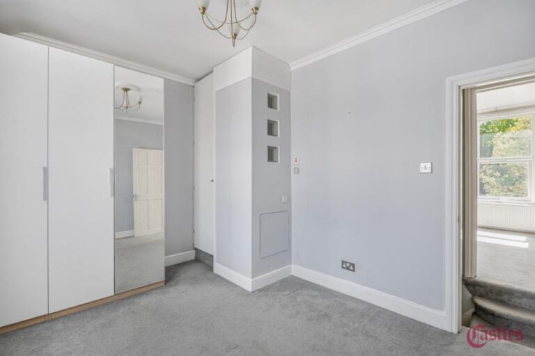 Tottenhall Road, Palmers Green, N13 (2731253) Photo 20