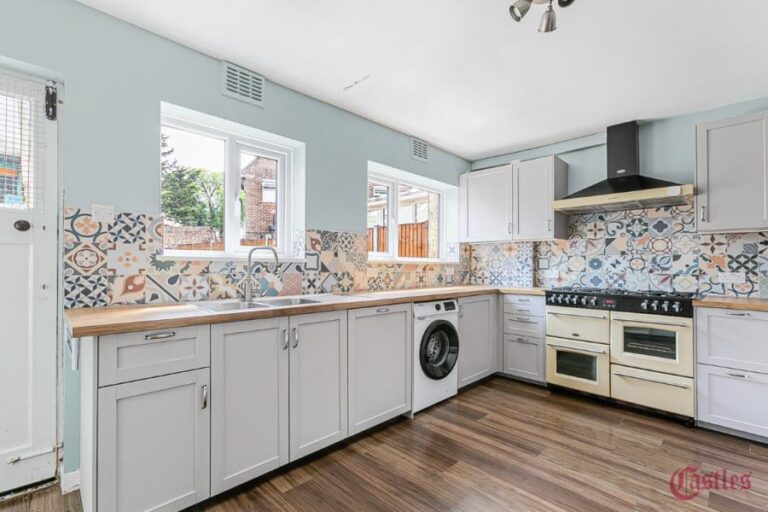 Cedar Road, Enfield, EN2 (2731613) Photo 9