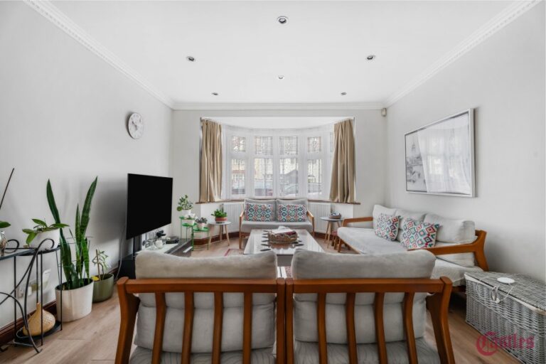 Trinity Avenue, Bush Hill Park, Enfield EN1 (2731765) Photo 3
