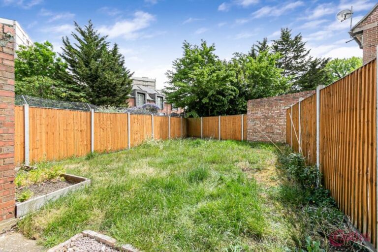 Cedar Road, Enfield, EN2 (2731613) Photo 6