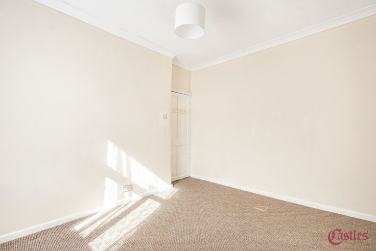 Kingsway, Enfield, EN3 (2711158) Photo 3