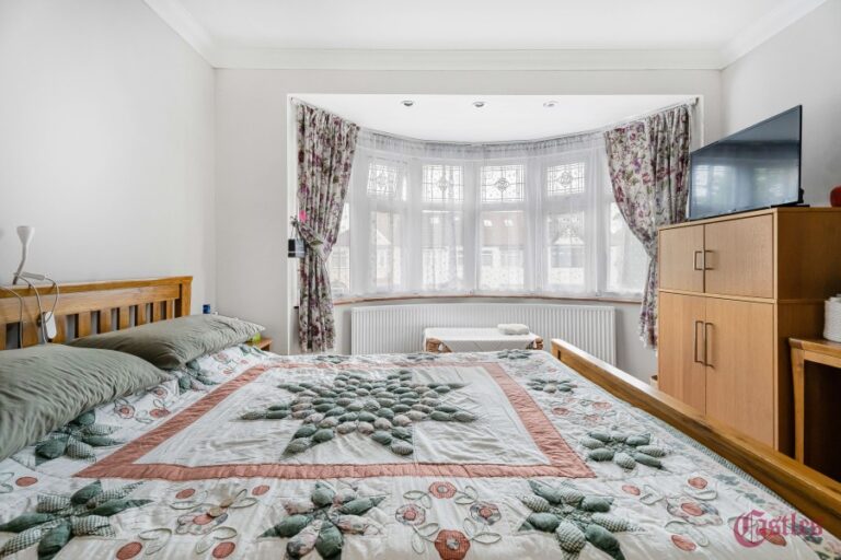 Trinity Avenue, Bush Hill Park, Enfield EN1 (2731765) Photo 14