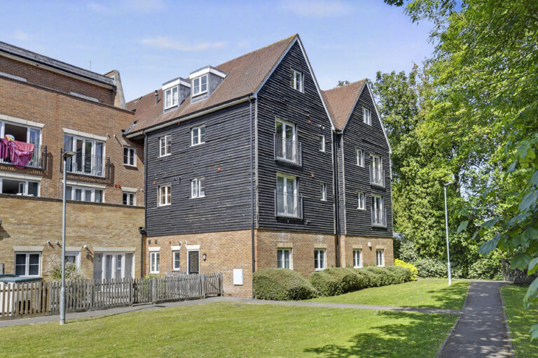 Winchester Close, Waltham Abbey