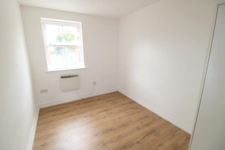 Harston Drive, Enfield, EN3 (2514039) Photo 6