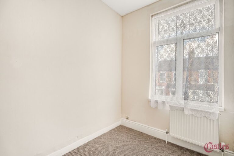 Kingsway, Enfield, EN3 (2711158) Photo 7
