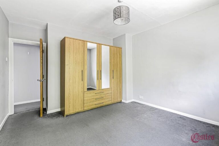 Cedar Road, Enfield, EN2 (2731613) Photo 13