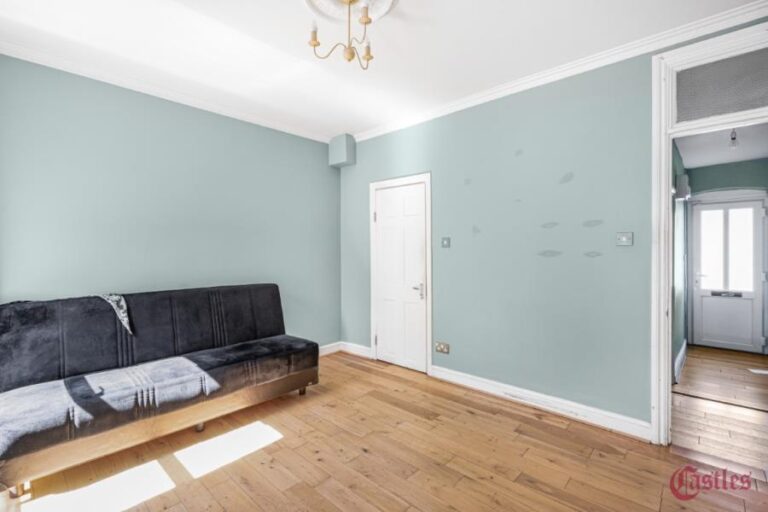 Tottenhall Road, Palmers Green, N13 (2731253) Photo 13