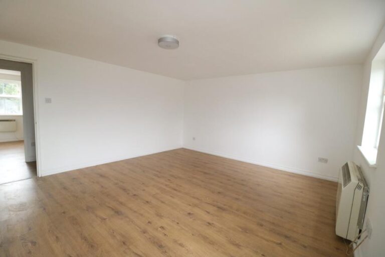 Harston Drive, Enfield, EN3 (2514039) Photo 3