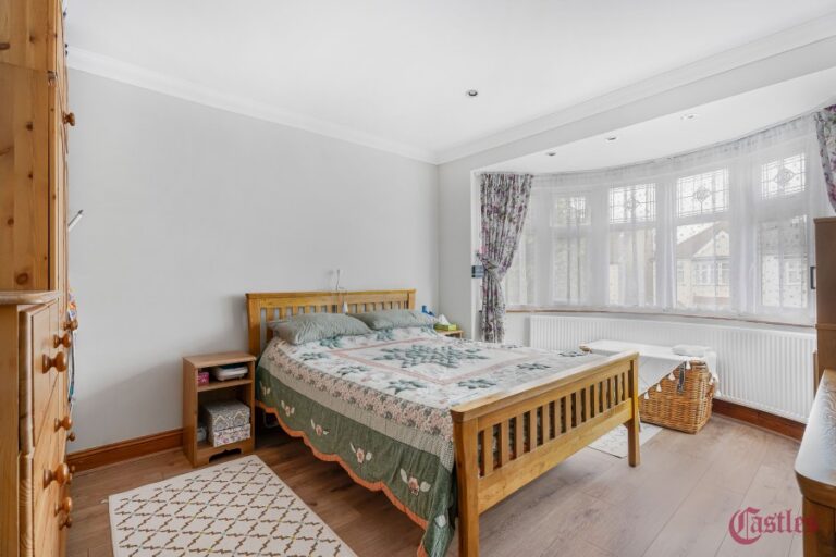 Trinity Avenue, Bush Hill Park, Enfield EN1 (2731765) Photo 13