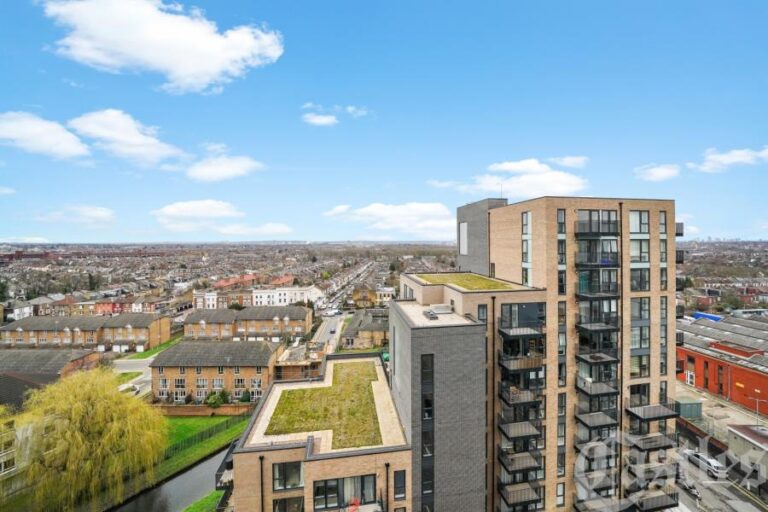 Altitude Point, Hornsey, N8 (2548552) Photo 15