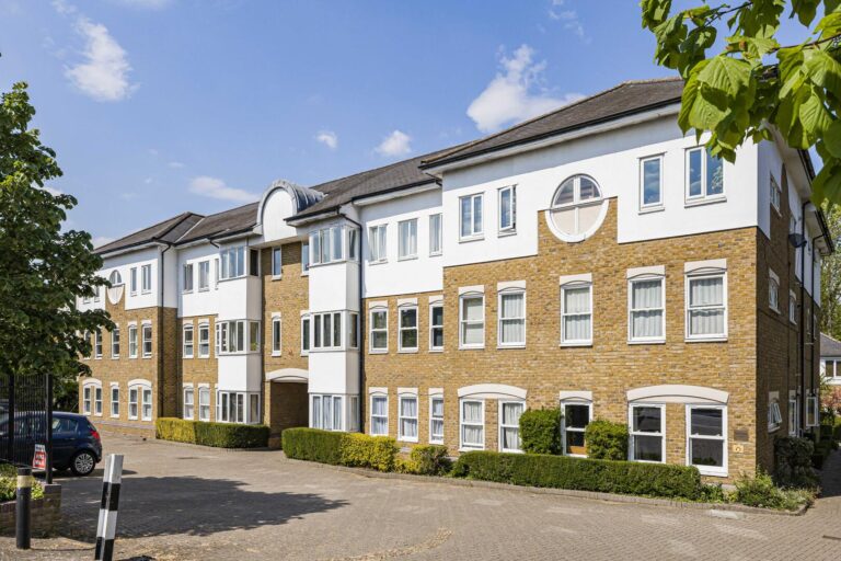 Nightingale Court, Hertford