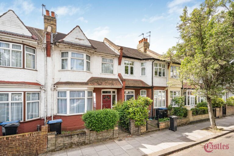 Princes Avenue, Palmers Green N13